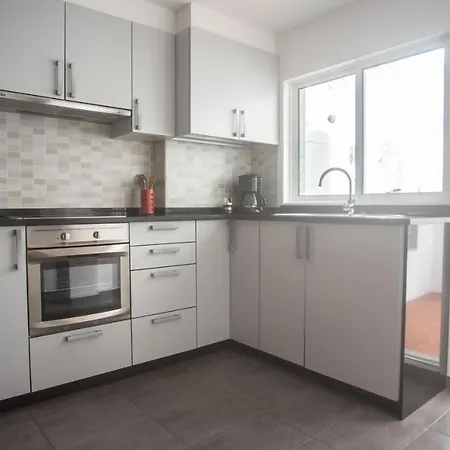 Nuevo Al Lado De La Playa En *