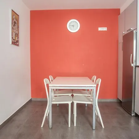 Nuevo Al Lado De La Playa En *